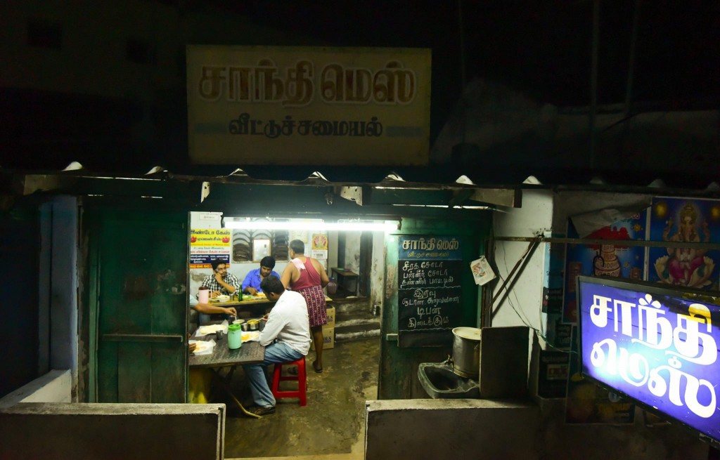 places to eat in Pollachi, pollachi hotels, pollachi food, local food, local treats, santhi mess, kalakki, omlet, podi dosa, ghee podi dosa, garlic podi dosa, paneer soda, jeera soda, cumin soda, 