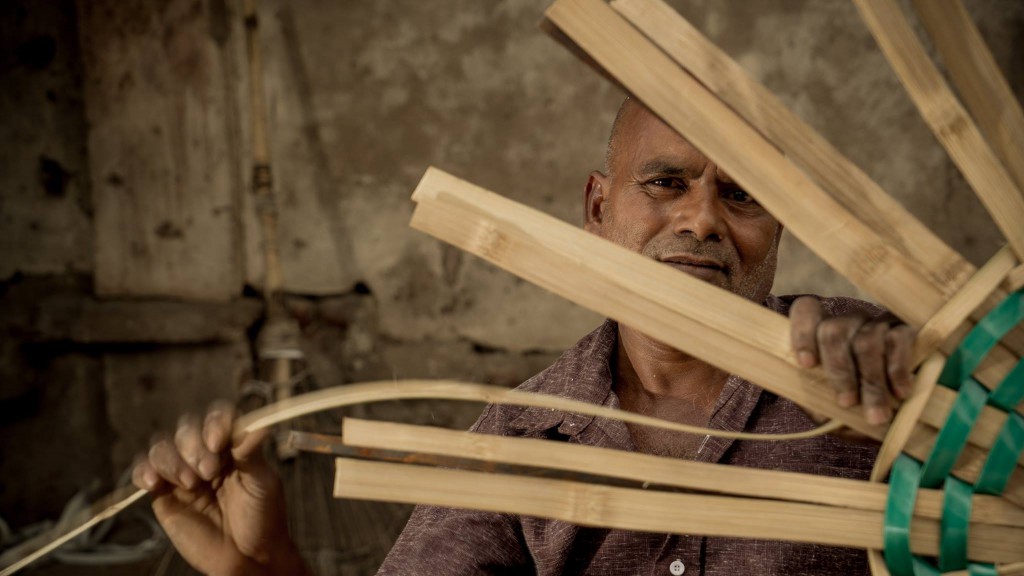 Pollachi, pollachi papyrus, studio a, discover tamilnadu, amar ramesh, outdoor, landscpae, responsible tourism, aliyar, valparai, sethunmadai, samathur, shenbaga vilaasam, basket weaver, padhaneer,