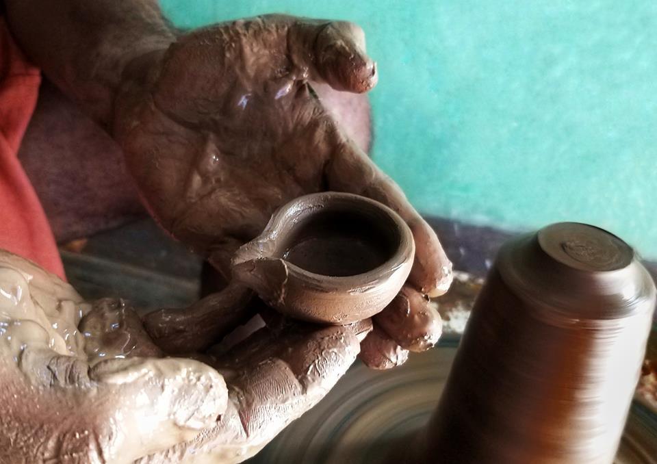 pottery workshop, pollachi, pollachi papyrus, travel blog, sethumadai, iyal farms, koodam workshop, learn while travel, responsible tourism,, firing, kiln, traditional pottery, clay, clay making, moulding, lamps, pots, wheel pottery, pottery classes, eco tourism, potter