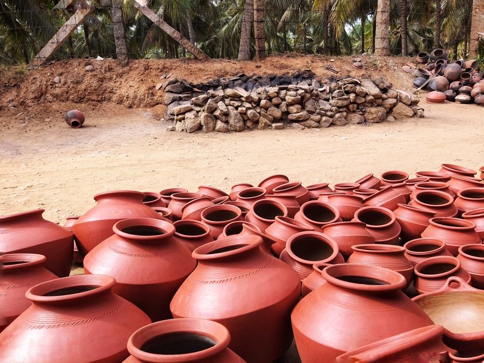 pottery workshop, pollachi, pollachi papyrus, travel blog, sethumadai, iyal farms, koodam workshop, learn while travel, responsible tourism,, firing, kiln, traditional pottery, clay, clay making, moulding, lamps, pots, wheel pottery, pottery classes, eco tourism, potter