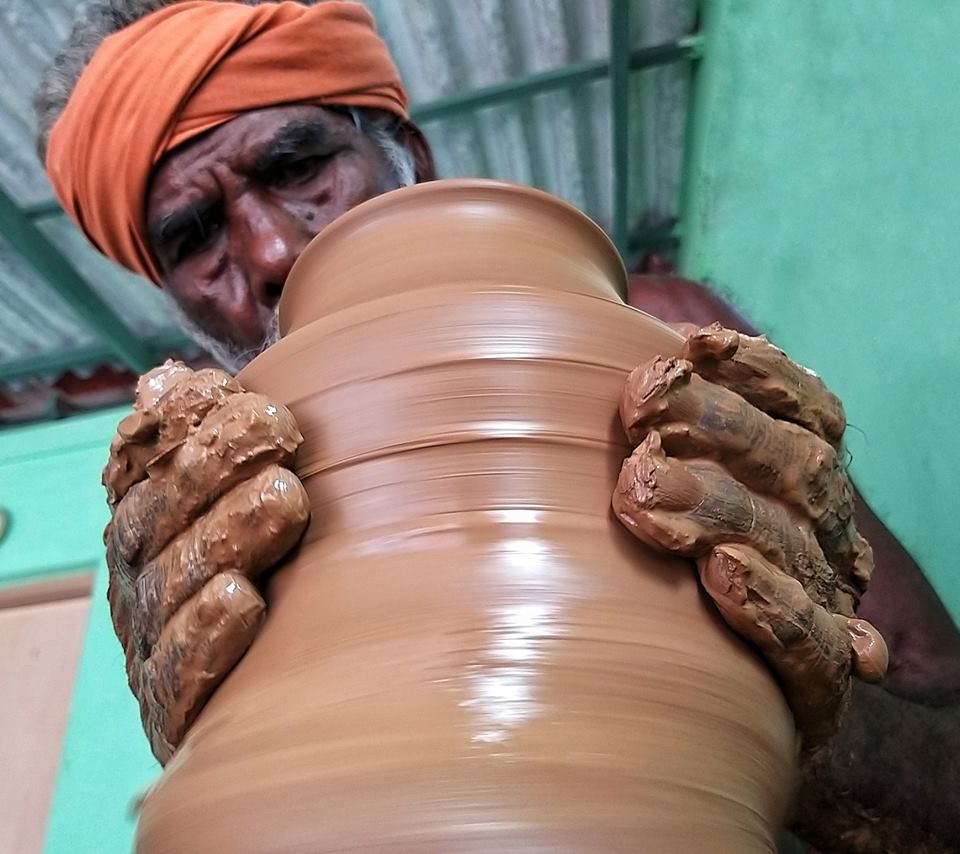 pottery workshop, pollachi, pollachi papyrus, travel blog, sethumadai, iyal farms, koodam workshop, learn while travel, responsible tourism,, firing, kiln, traditional pottery, clay, clay making, moulding, lamps, pots, wheel pottery, pottery classes, eco tourism, potter