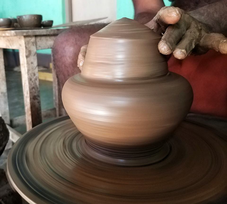 pottery workshop, pollachi, pollachi papyrus, travel blog, sethumadai, iyal farms, koodam workshop, learn while travel, responsible tourism,, firing, kiln, traditional pottery, clay, clay making, moulding, lamps, pots, wheel pottery, pottery classes, eco tourism, potter