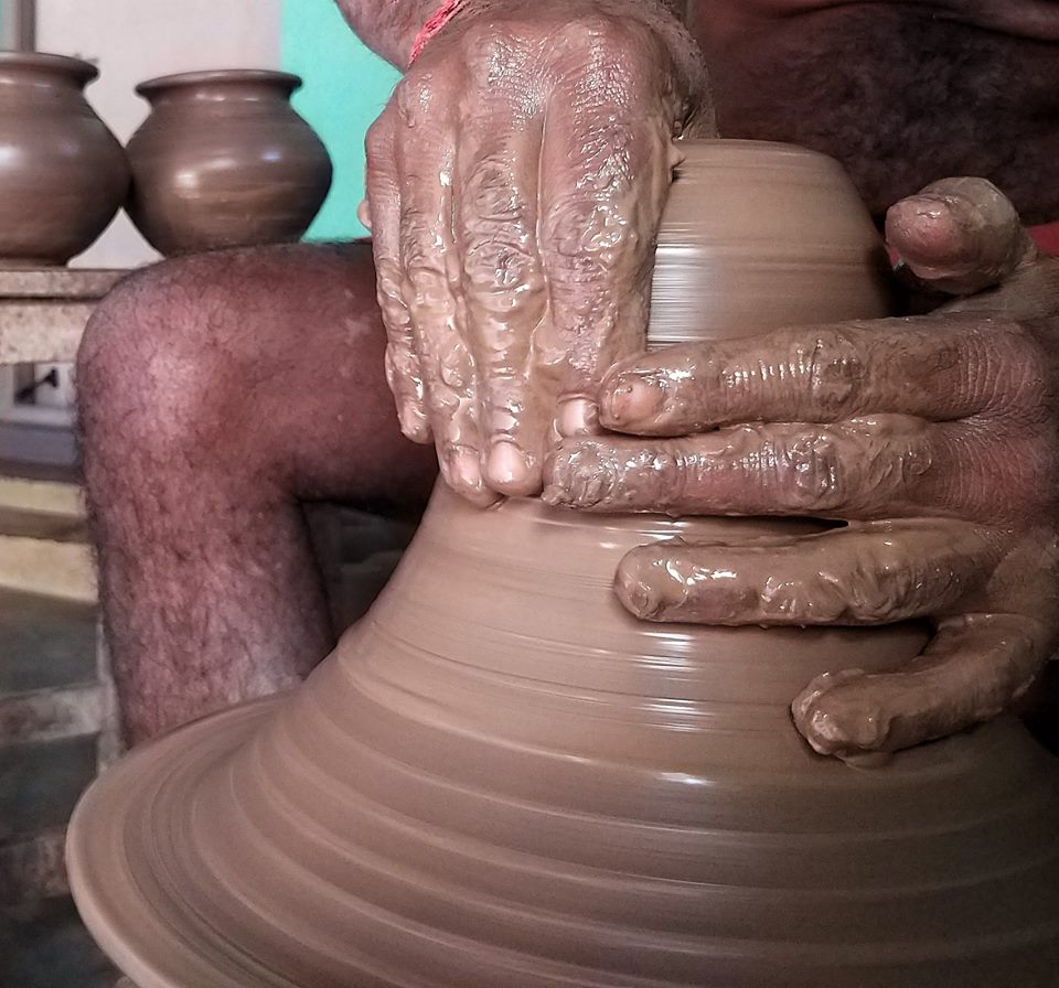 pottery workshop, pollachi, pollachi papyrus, travel blog, sethumadai, iyal farms, koodam workshop, learn while travel, responsible tourism,, firing, kiln, traditional pottery, clay, clay making, moulding, lamps, pots, wheel pottery, pottery classes, eco tourism, potter