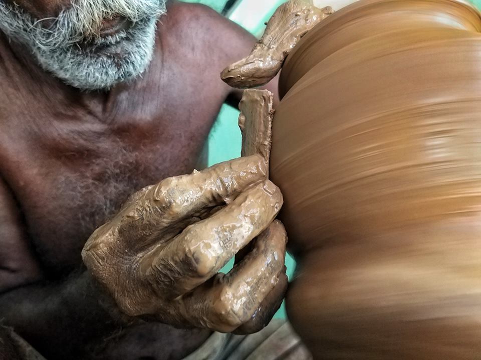 pottery workshop, pollachi, pollachi papyrus, travel blog, sethumadai, iyal farms, koodam workshop, learn while travel, responsible tourism,, firing, kiln, traditional pottery, clay, clay making, moulding, lamps, pots, wheel pottery, pottery classes, eco tourism, potter