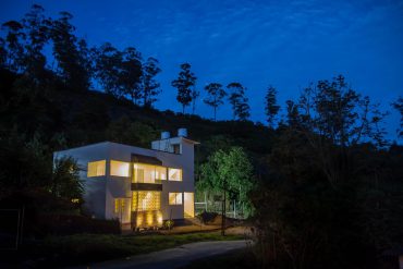 Property Review, Pollachi Papyrus, Sholayar, Valparai, Petra Guest House , Budget Stay, Nature resort, Bed and breakfast, hotels in valparai, birdwathcing, trekking,